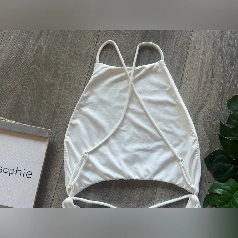H:ours Esteban High Neck Cutout Racerback Bodysuit in Creamy White. Size XS